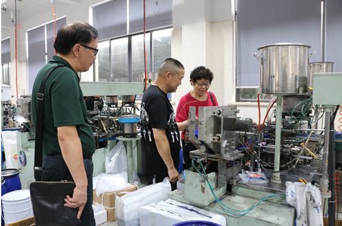 中國(guó)制筆協(xié)會(huì)領(lǐng)導(dǎo)深入桐廬企業(yè)調(diào)研，助力產(chǎn)業(yè)轉(zhuǎn)型升級(jí)與市場(chǎng)拓展